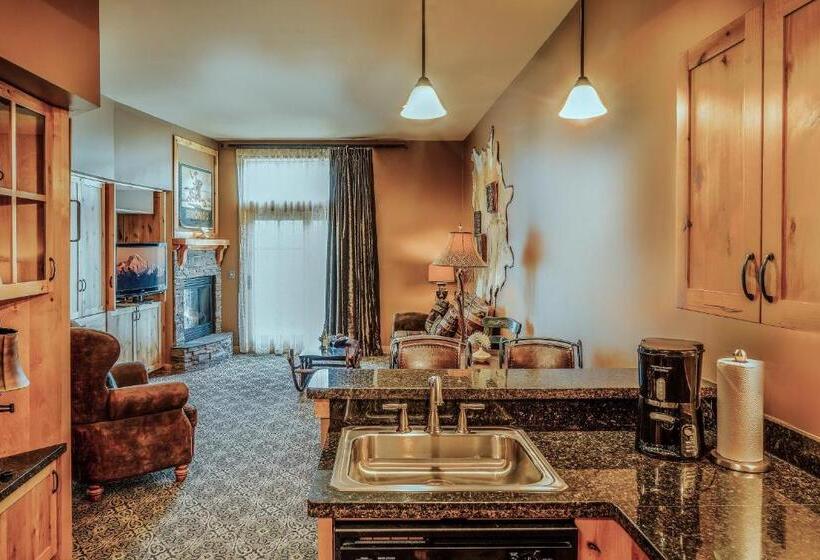 هتل Big Sky Resort Village Center