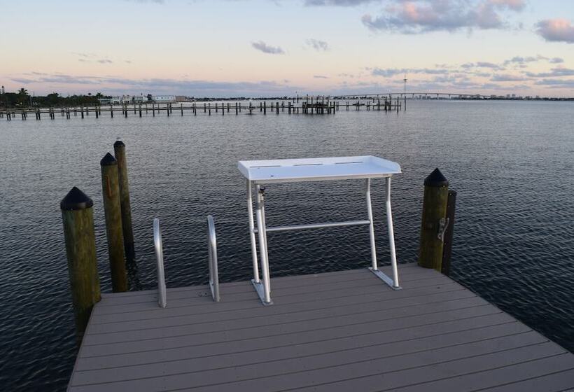 فندق Caribbean Shores Waterfront Resort