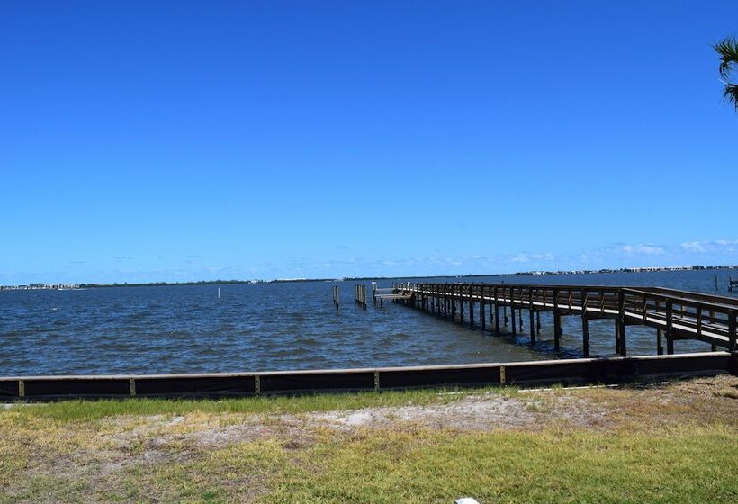 فندق Caribbean Shores Waterfront Resort