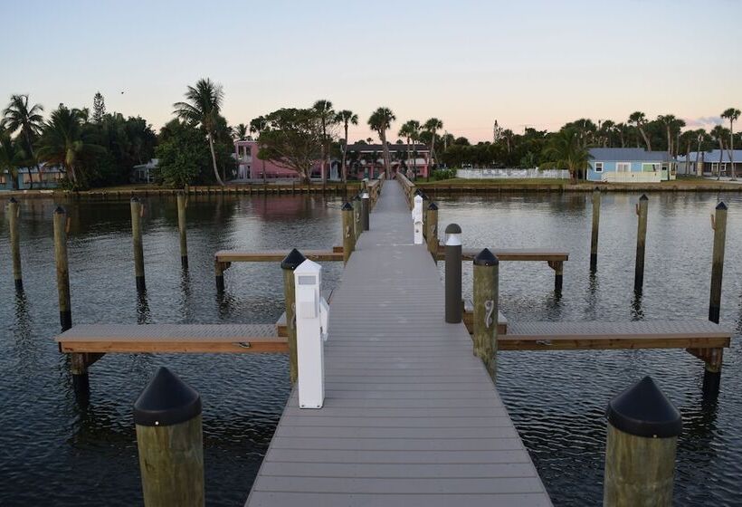 فندق Caribbean Shores Waterfront Resort