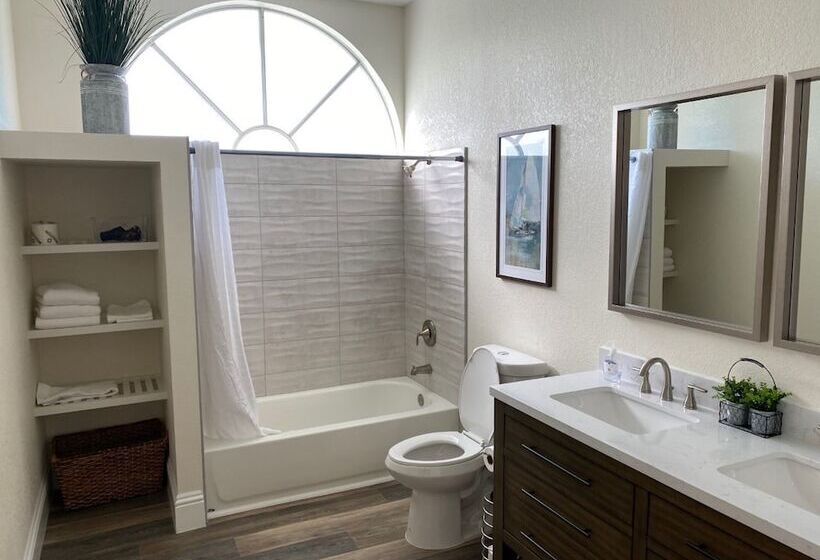 فندق Caribbean Shores Waterfront Resort