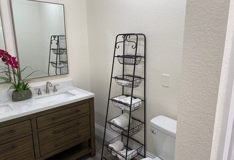 فندق Caribbean Shores Waterfront Resort