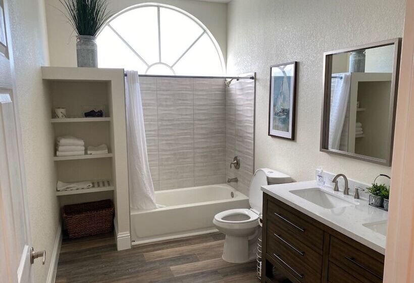 فندق Caribbean Shores Waterfront Resort