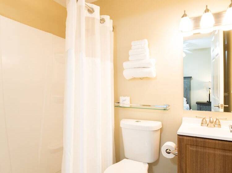 فندق Caribbean Shores Waterfront Resort