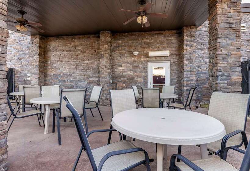 هتل Comfort Inn Bentonville  Crystal Bridges