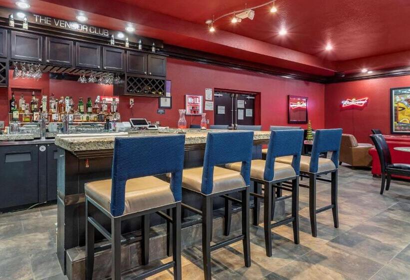 هتل Comfort Inn Bentonville  Crystal Bridges