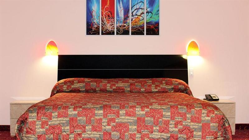 هتل Crystal Star Inn Edmonton Airport With Free Shuttle To And From Airport