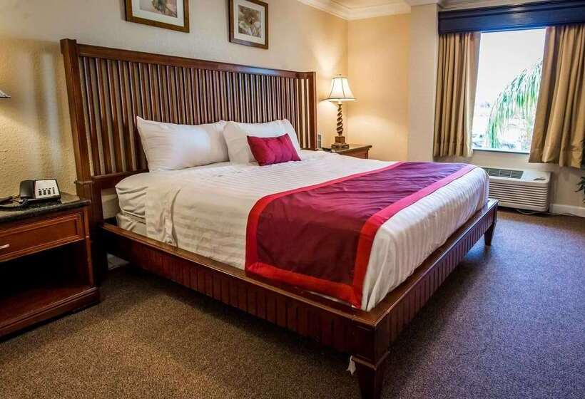 فندق Days Inn & Suites By Wyndham Lake Okeechobee