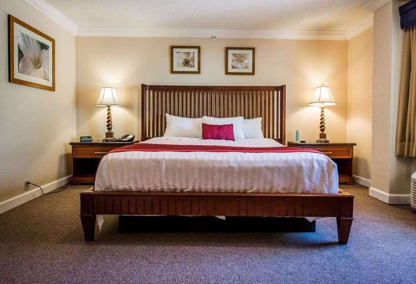 فندق Days Inn & Suites By Wyndham Lake Okeechobee