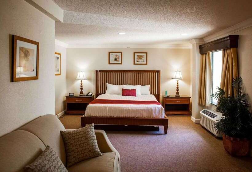 فندق Days Inn & Suites By Wyndham Lake Okeechobee