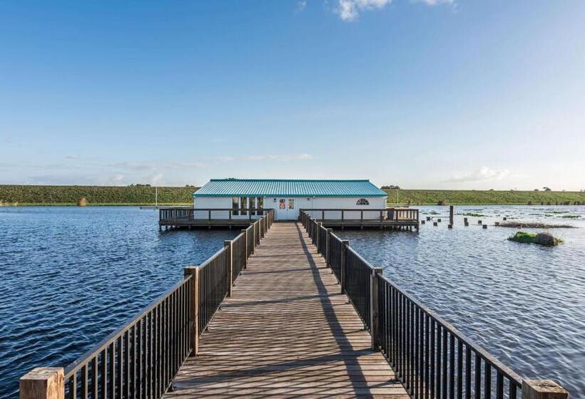 فندق Days Inn & Suites By Wyndham Lake Okeechobee