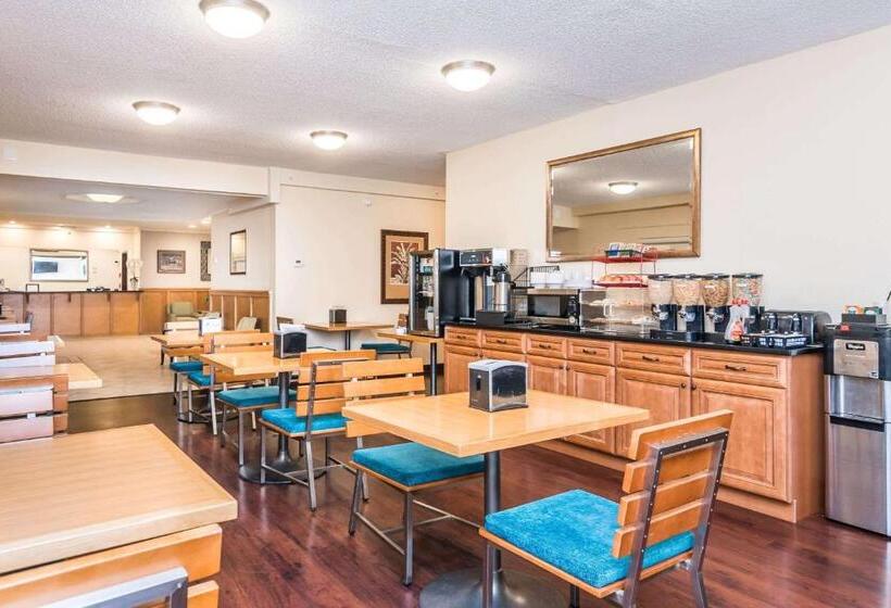 فندق Days Inn & Suites By Wyndham Lake Okeechobee