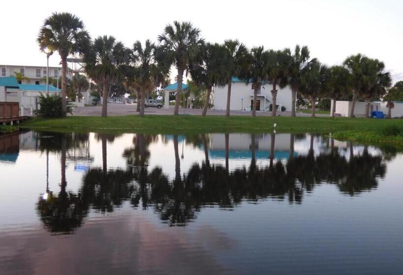 فندق Days Inn & Suites By Wyndham Lake Okeechobee