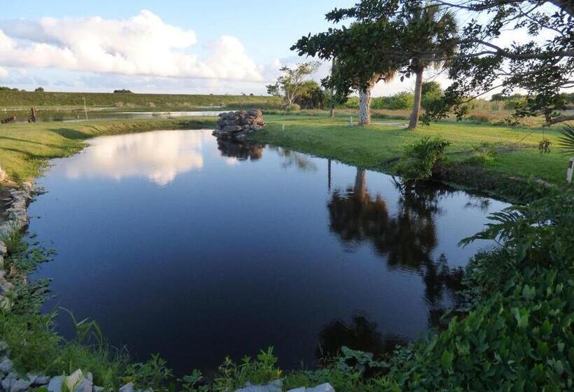 فندق Days Inn & Suites By Wyndham Lake Okeechobee