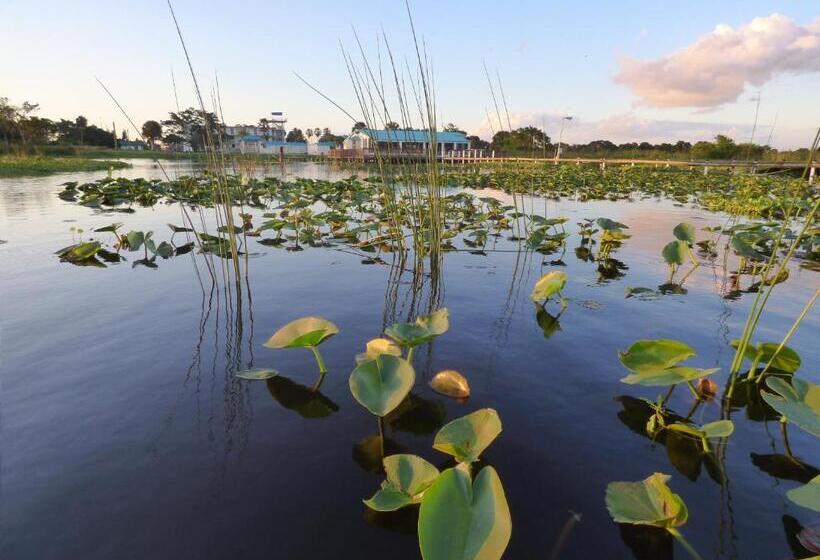 فندق Days Inn & Suites By Wyndham Lake Okeechobee