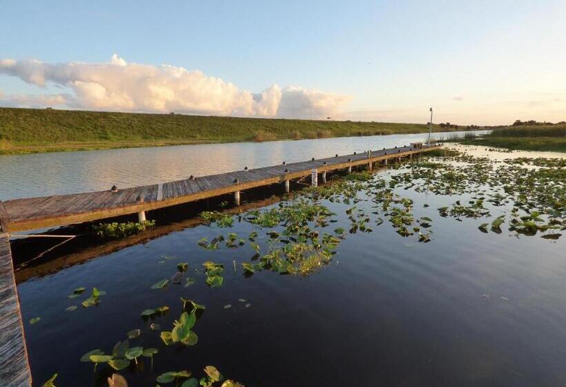 فندق Days Inn & Suites By Wyndham Lake Okeechobee