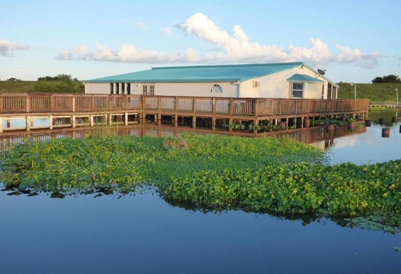 فندق Days Inn & Suites By Wyndham Lake Okeechobee