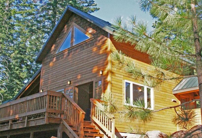 Отель Green Springs Inn & Cabins