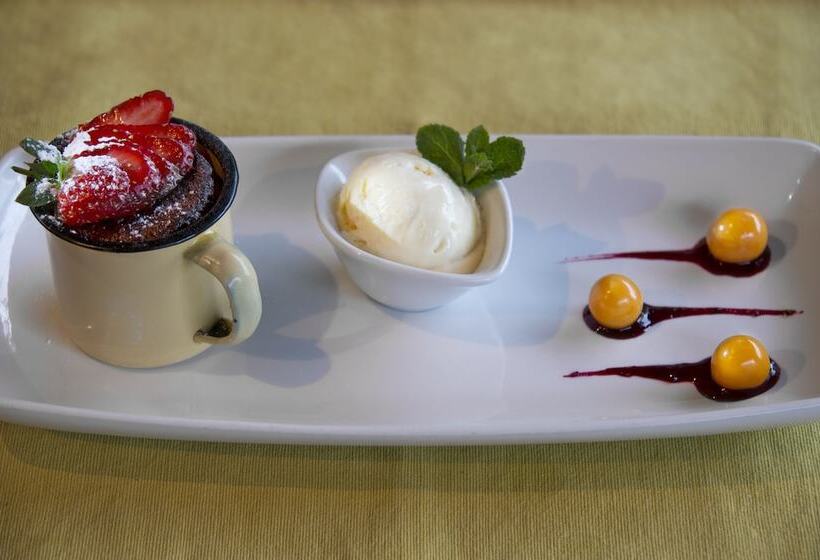 בית מלון כפרי Hillsnek Safari Camp   Amakhala Game Reserve