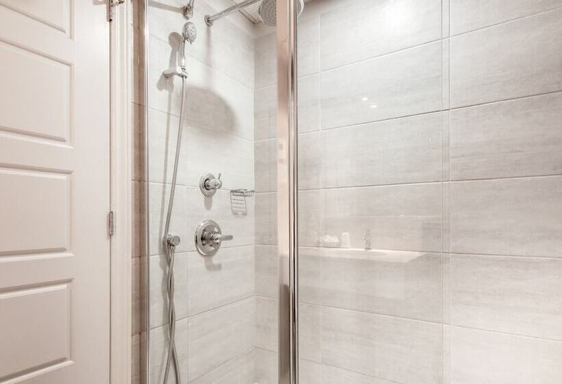 호텔 Hôtel Marineau Shawinigan