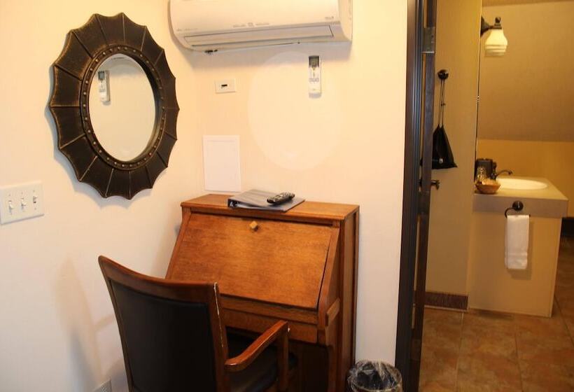 בית מלון כפרי Iowa House Historic Inn