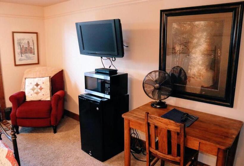 בית מלון כפרי Iowa House Historic Inn