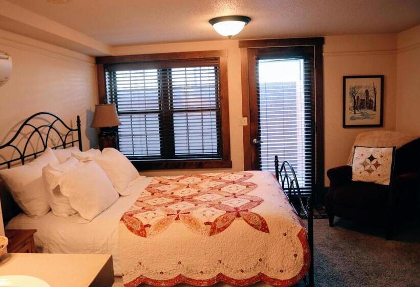 בית מלון כפרי Iowa House Historic Inn