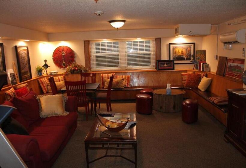 בית מלון כפרי Iowa House Historic Inn