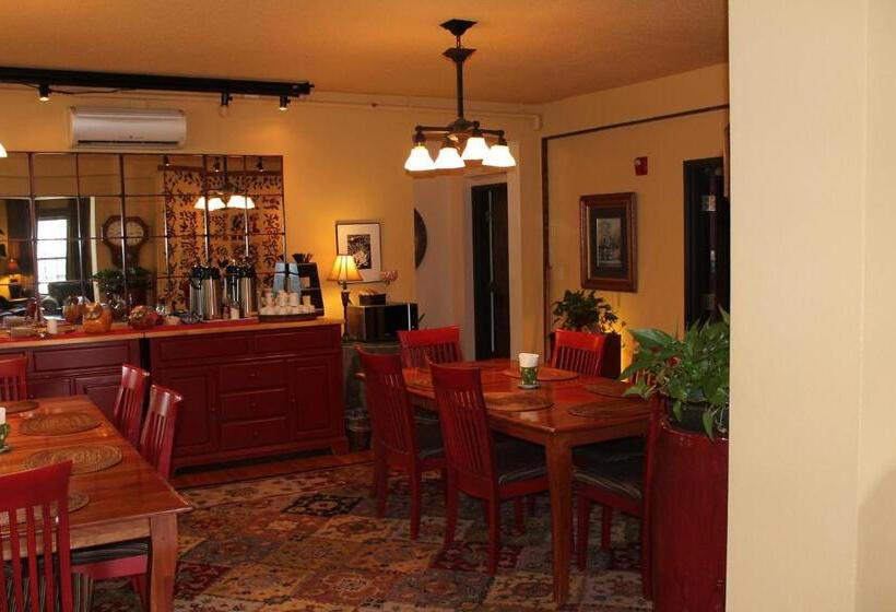 בית מלון כפרי Iowa House Historic Inn