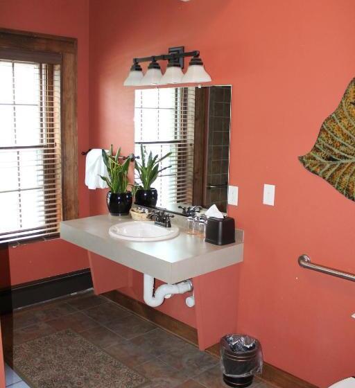 فندق Iowa House Historic Inn