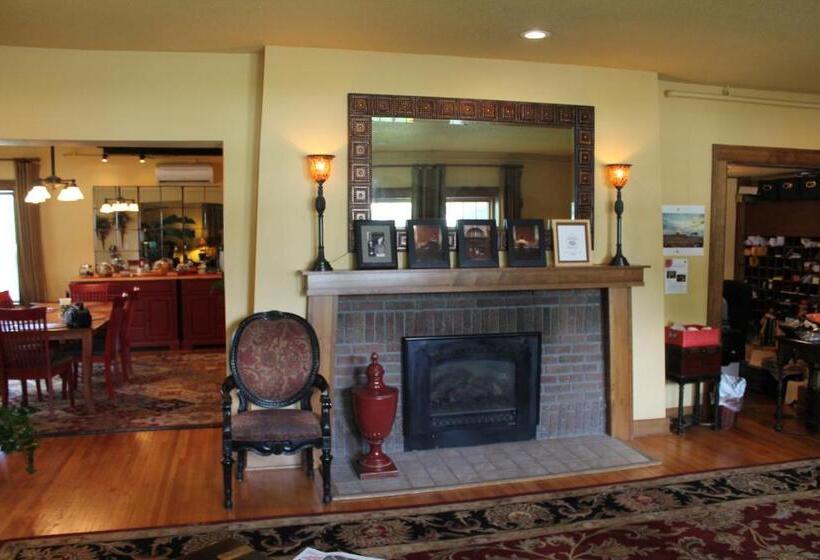 בית מלון כפרי Iowa House Historic Inn