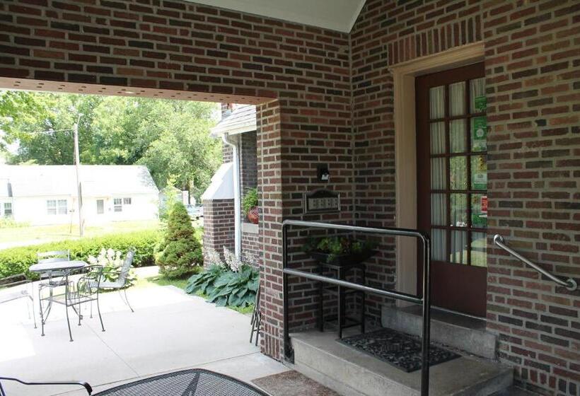 فندق Iowa House Historic Inn