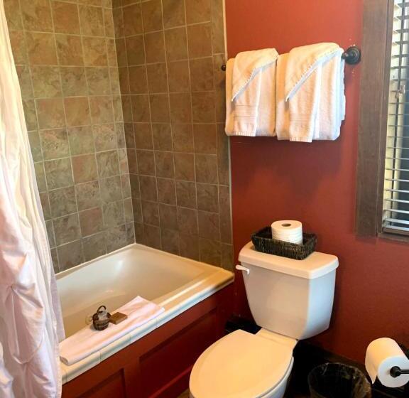 فندق Iowa House Historic Inn