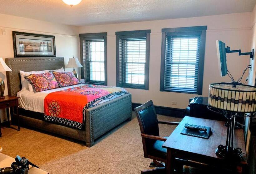 בית מלון כפרי Iowa House Historic Inn