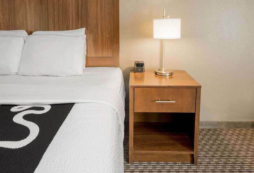 هتل La Quinta By Wyndham Fort Worth Eastchase