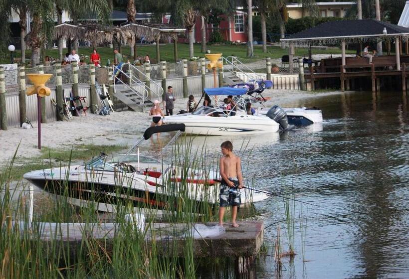 فندق Lake Roy Beach Inn