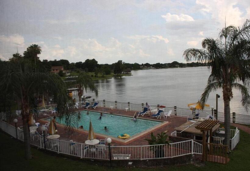 فندق Lake Roy Beach Inn