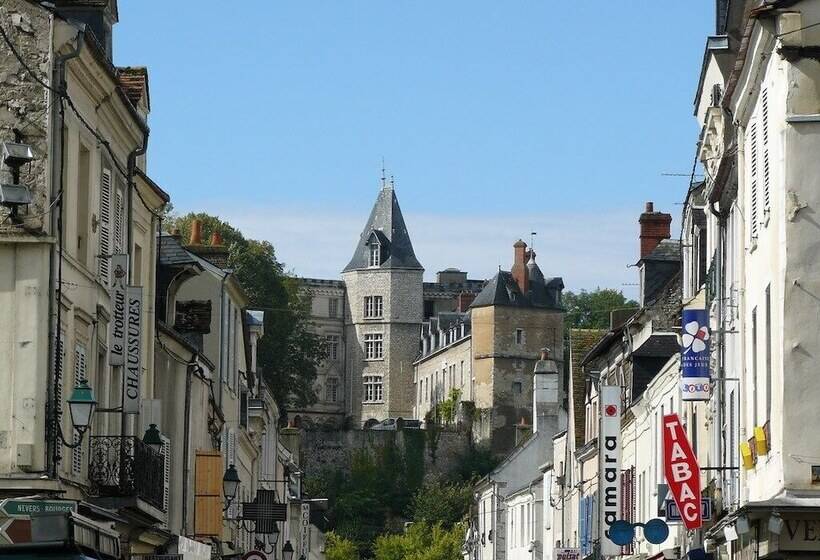 ホテル Logis Hôtel Central