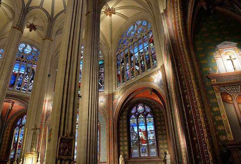 ホテル Logis Hôtel Central