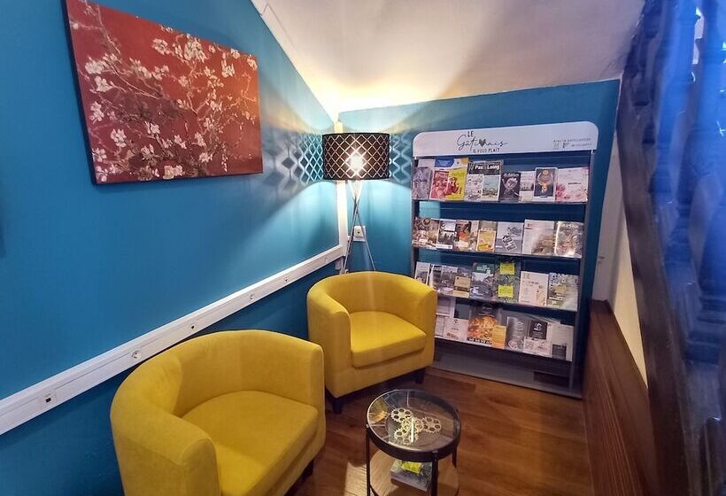 ホテル Logis Hôtel Central