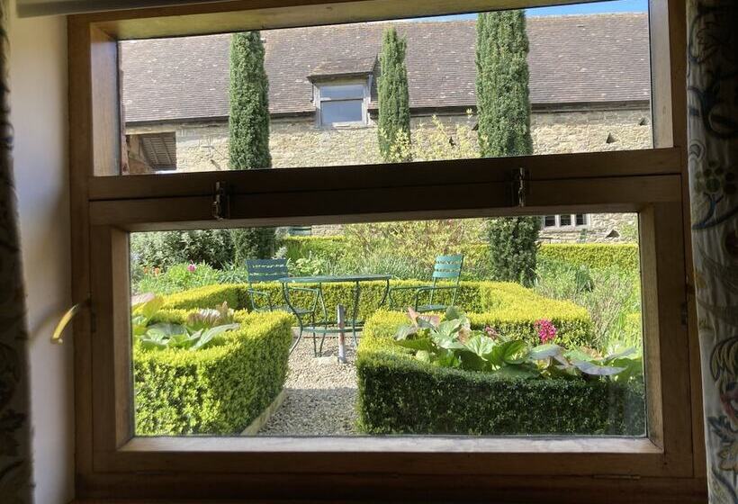 Отель Old Downton Lodge