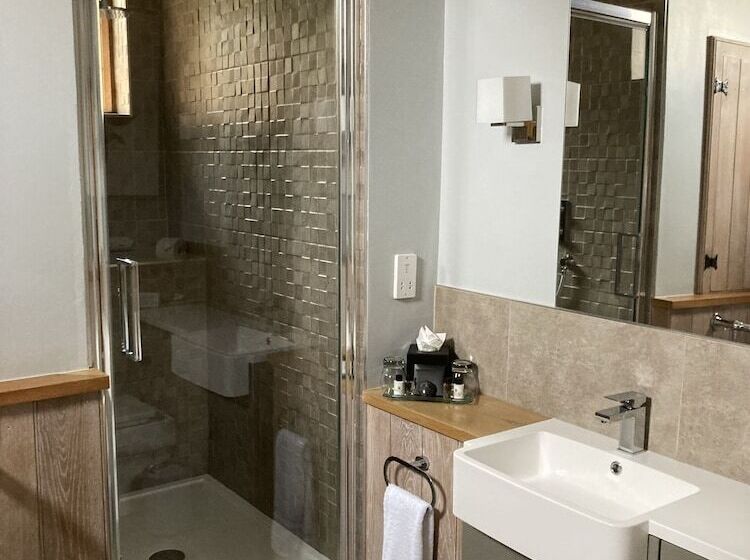 Отель Old Downton Lodge