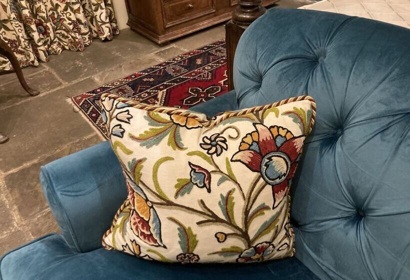 Отель Old Downton Lodge