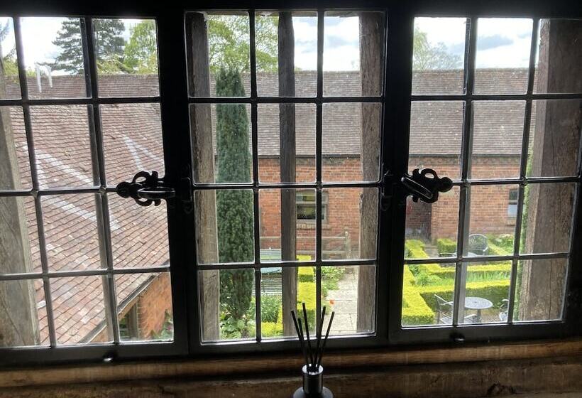 Отель Old Downton Lodge