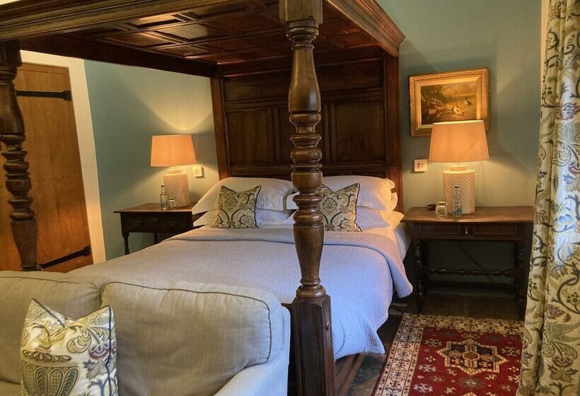 Отель Old Downton Lodge