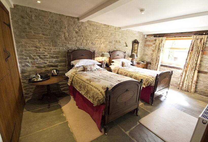 Отель Old Downton Lodge