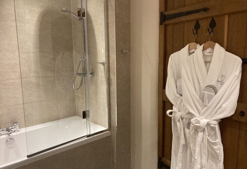 Отель Old Downton Lodge