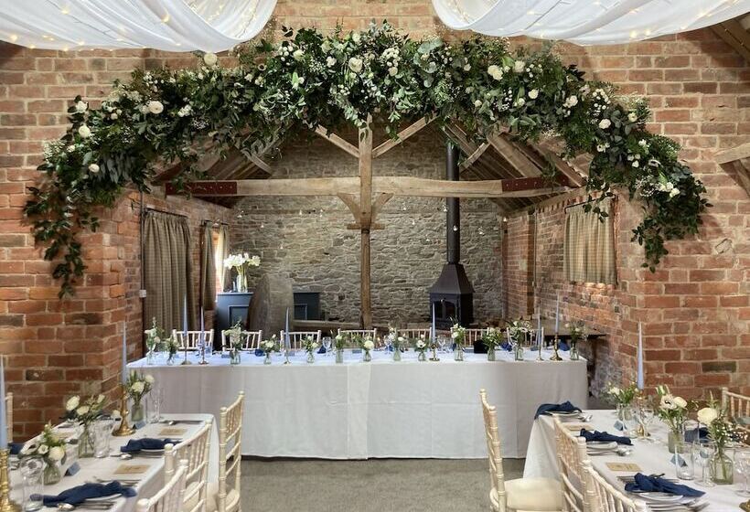 ホテル Old Downton Lodge