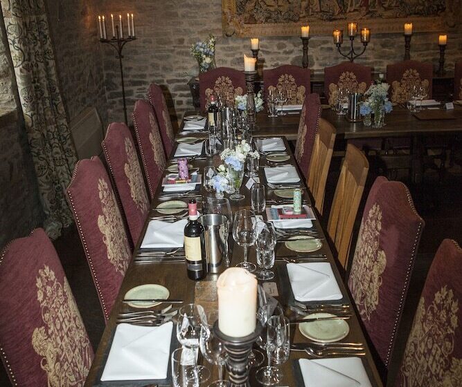 Отель Old Downton Lodge