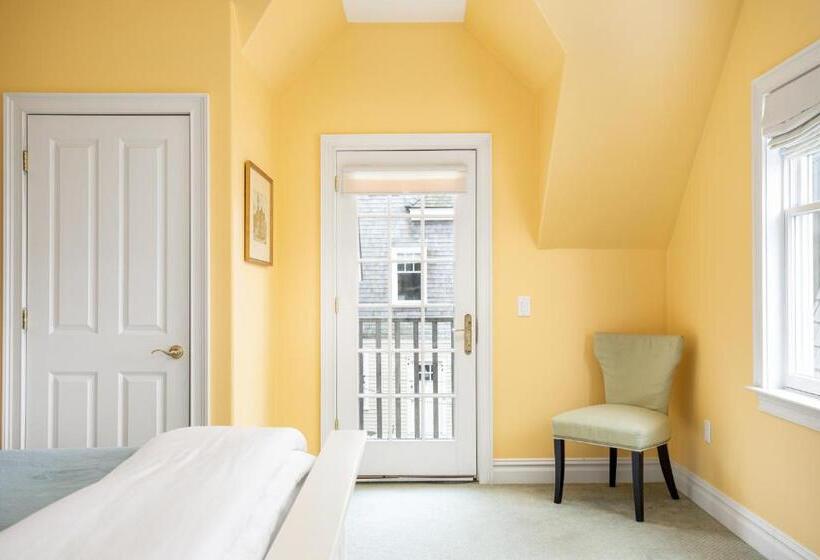 Отель Pelham Court